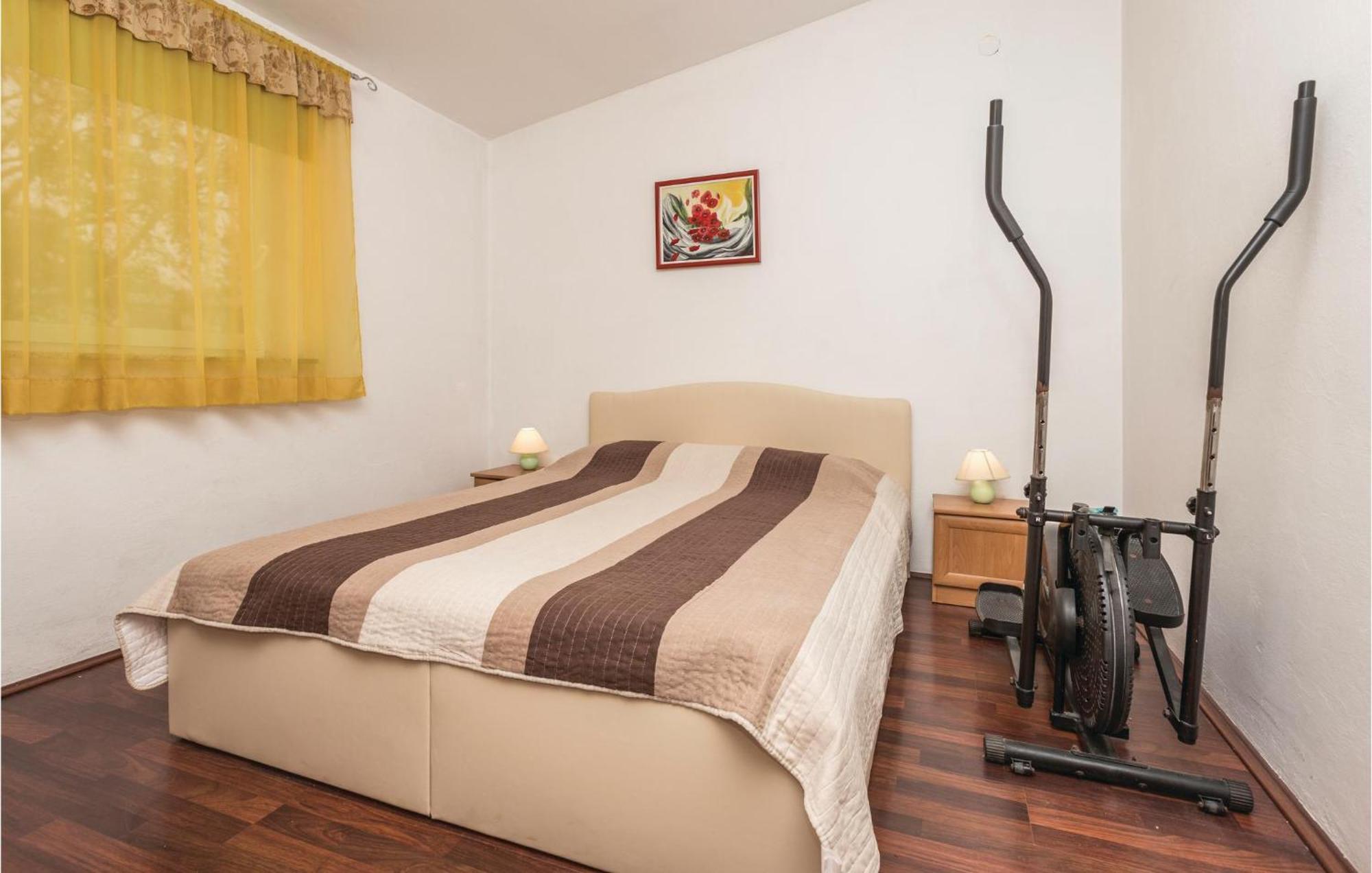 3 Bedroom Gorgeous Apartment In Marčana Екстериор снимка