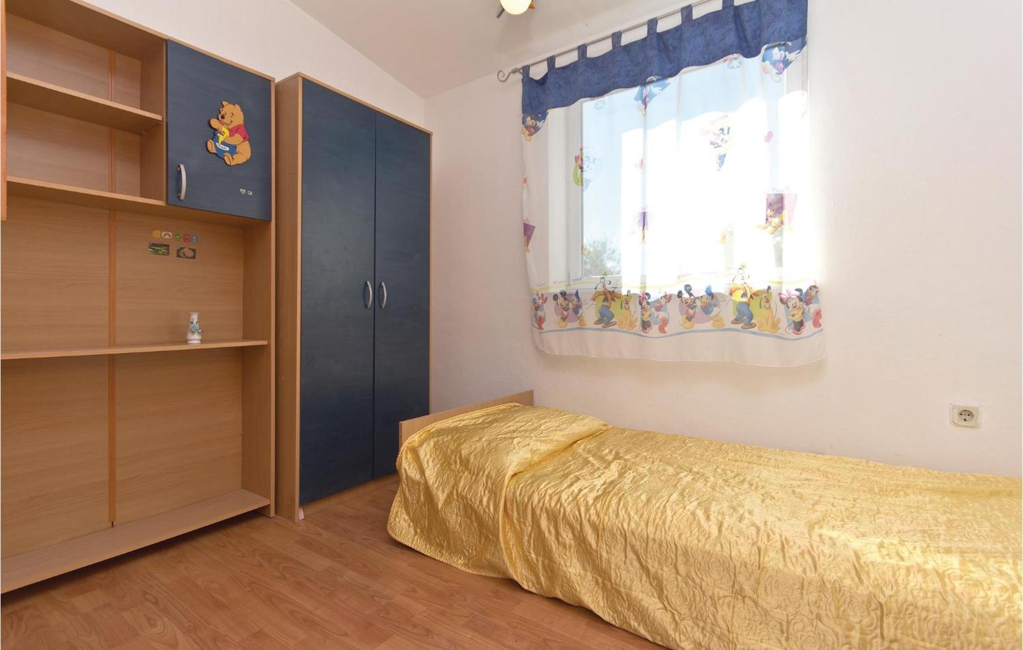 3 Bedroom Gorgeous Apartment In Marčana Екстериор снимка
