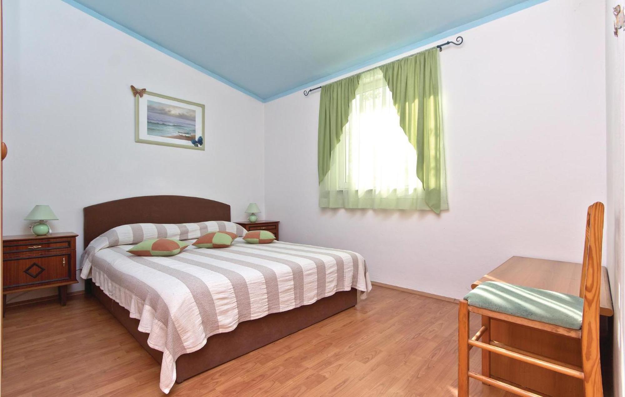 3 Bedroom Gorgeous Apartment In Marčana Екстериор снимка