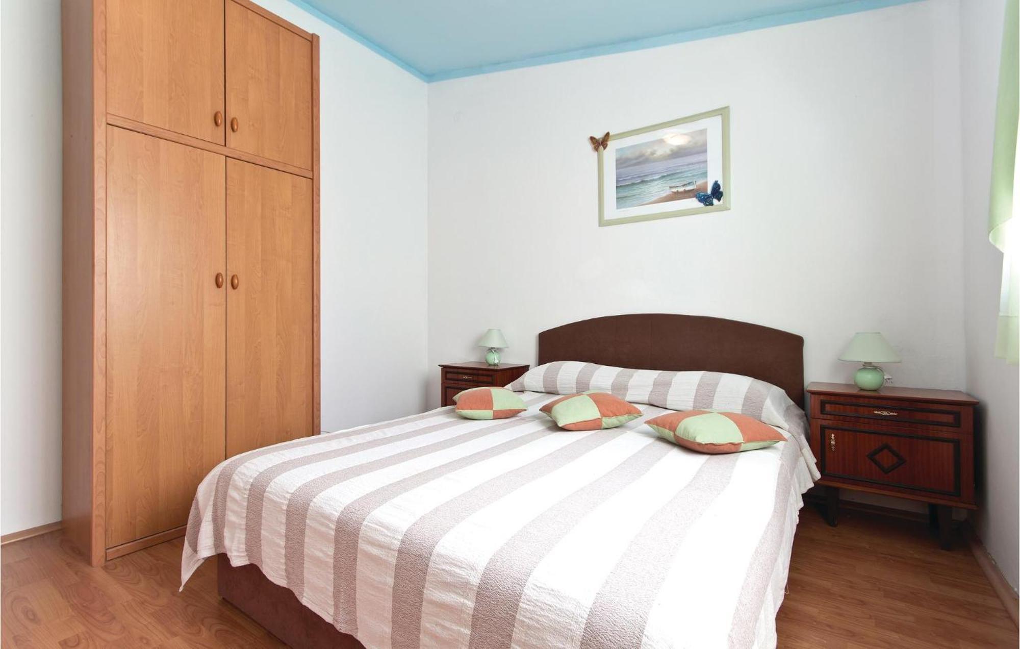 3 Bedroom Gorgeous Apartment In Marčana Екстериор снимка