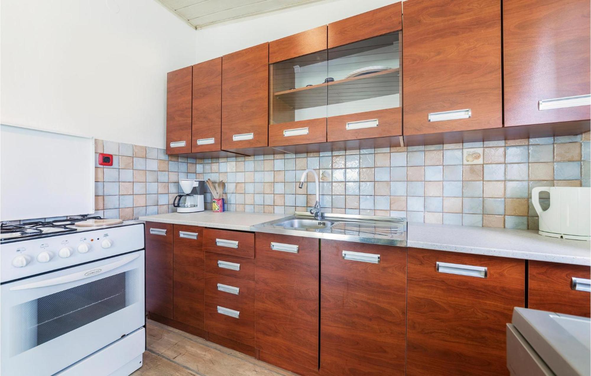 3 Bedroom Gorgeous Apartment In Marčana Екстериор снимка